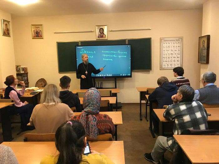 На вечерних богословских курсах при Центральной воскресной школе завершились занятия первого полугодия