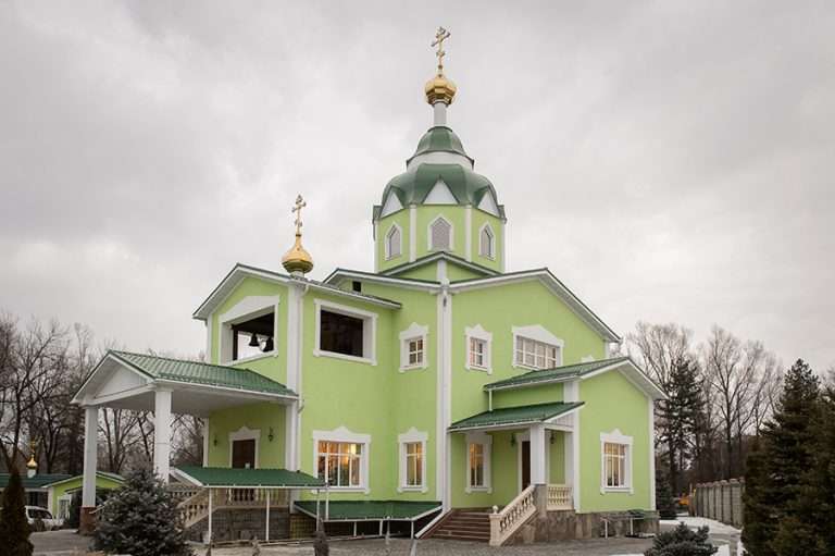 Храм в честь Благовещения Пресвятой Богородицы в поселке Алатау (Алматы)