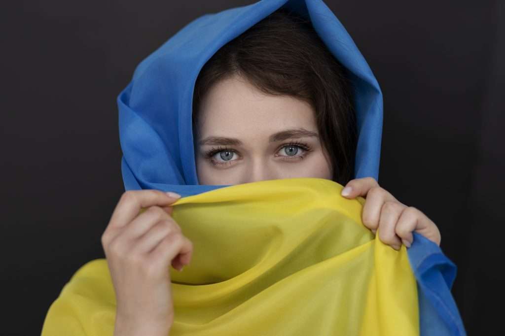 Девушка в платке